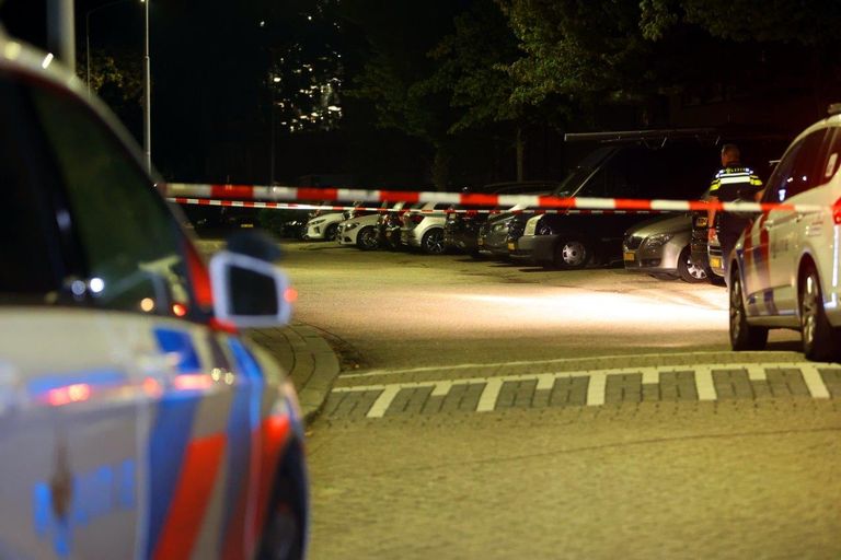 De politie zette een deel van De Korenaar in Den Bosch af voor onderzoek (foto: Bart Meesters/SQ Vision).