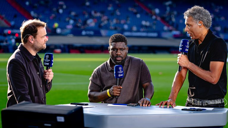 Pierre van Hooijdonk (rechts) als analist (foto: Marcel van Dorst). 