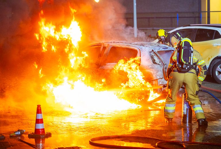 De brand was fel (foto: Gabor Heeres/SQ Vision).