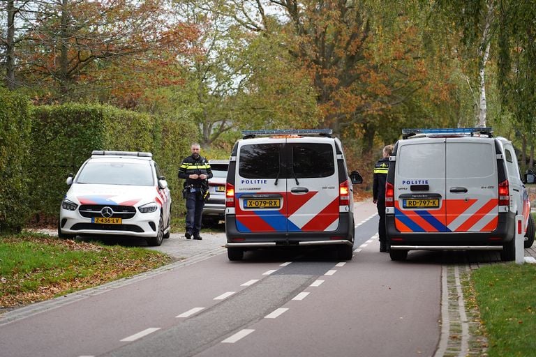 De politie zoekt een voortvluchtige in Oosterhout (foto: Jeroen Stuve / Persbureau Heitink).