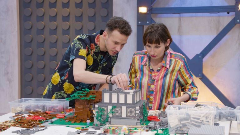 Jan en Lola aan het bouwen in LEGO Masters foto: RTL).